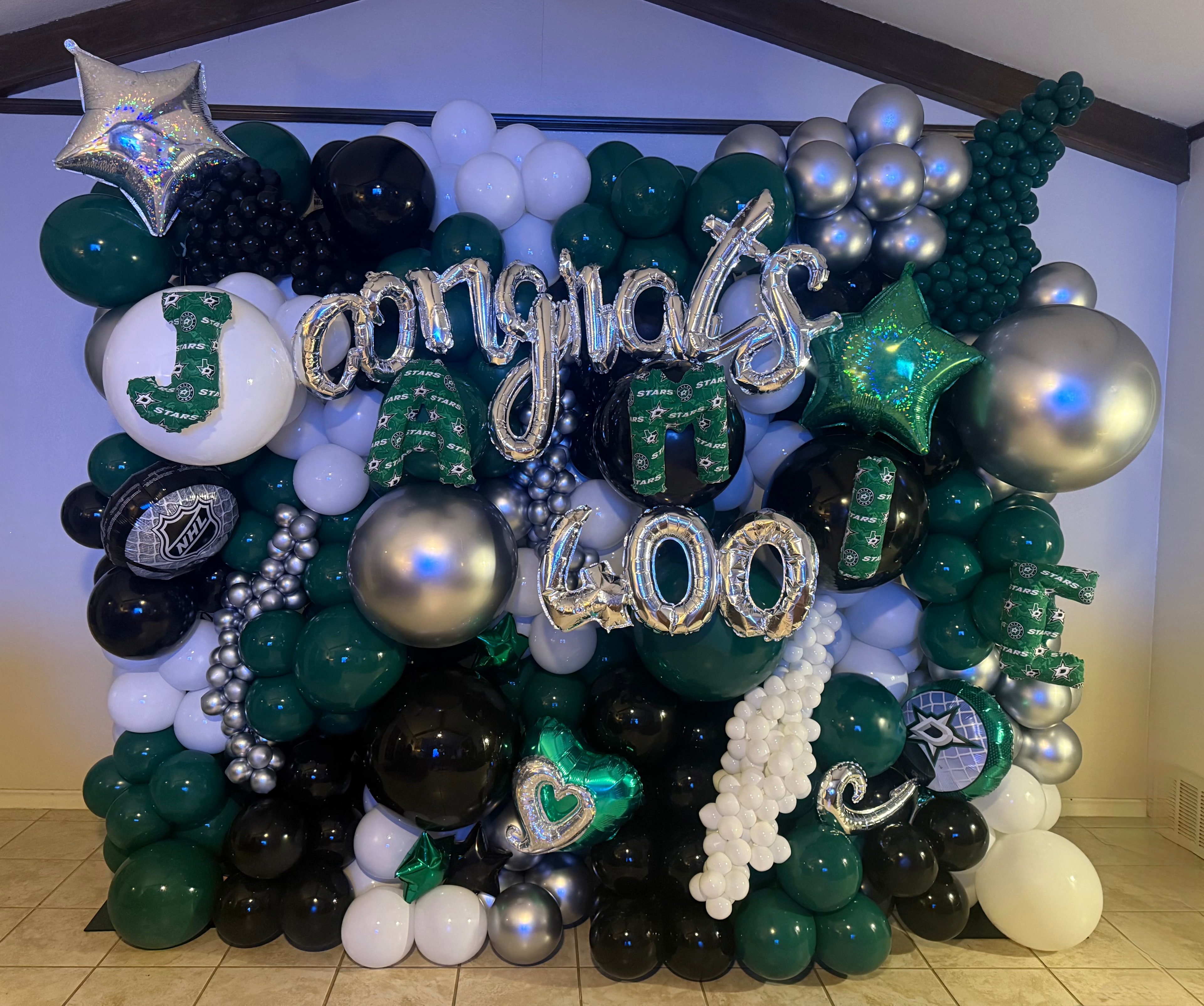 Dallas Stars 400 wins celebration balloon display